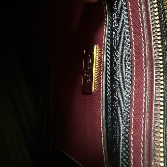 🍁SOLD🍁 Prada Saffiano Bag - Picture 9 of 17